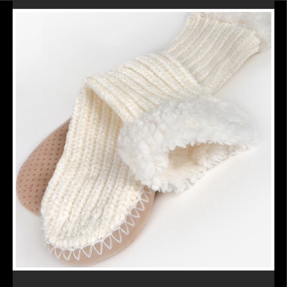 FINAL PRICE DROP‼️IVORY SOFT CHENILLE SOCK SLIPPER
